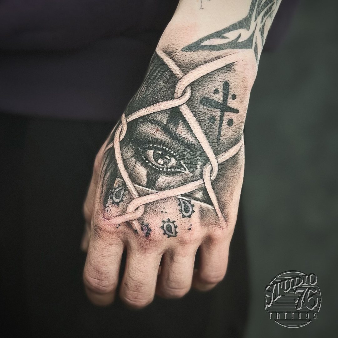 Tattoo artist at work